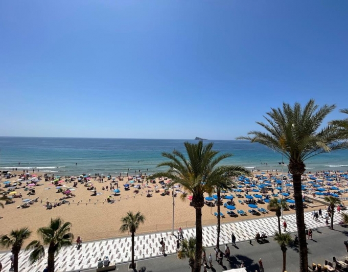 Piso dúplex en primera línea de la playa de Levante, Benidorm.