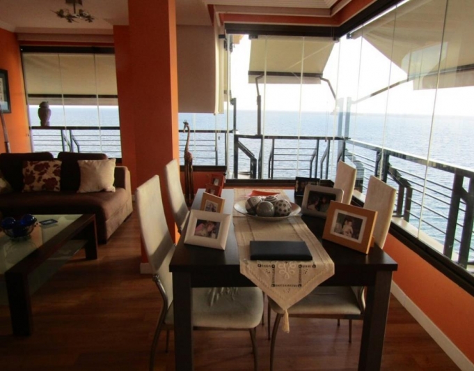 Appartement sur la première ligne de la plage de Levante