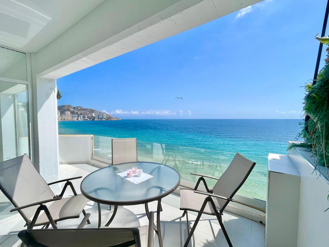 Traumhafte Penthouse-Wohnung zu verkaufen in erster Reihe am Levante-Strand – Benidorm