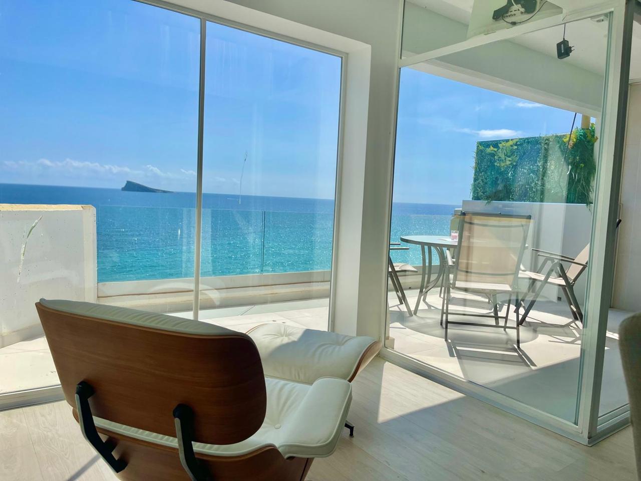 Traumhafte Penthouse-Wohnung zu verkaufen in erster Reihe am Levante-Strand – Benidorm