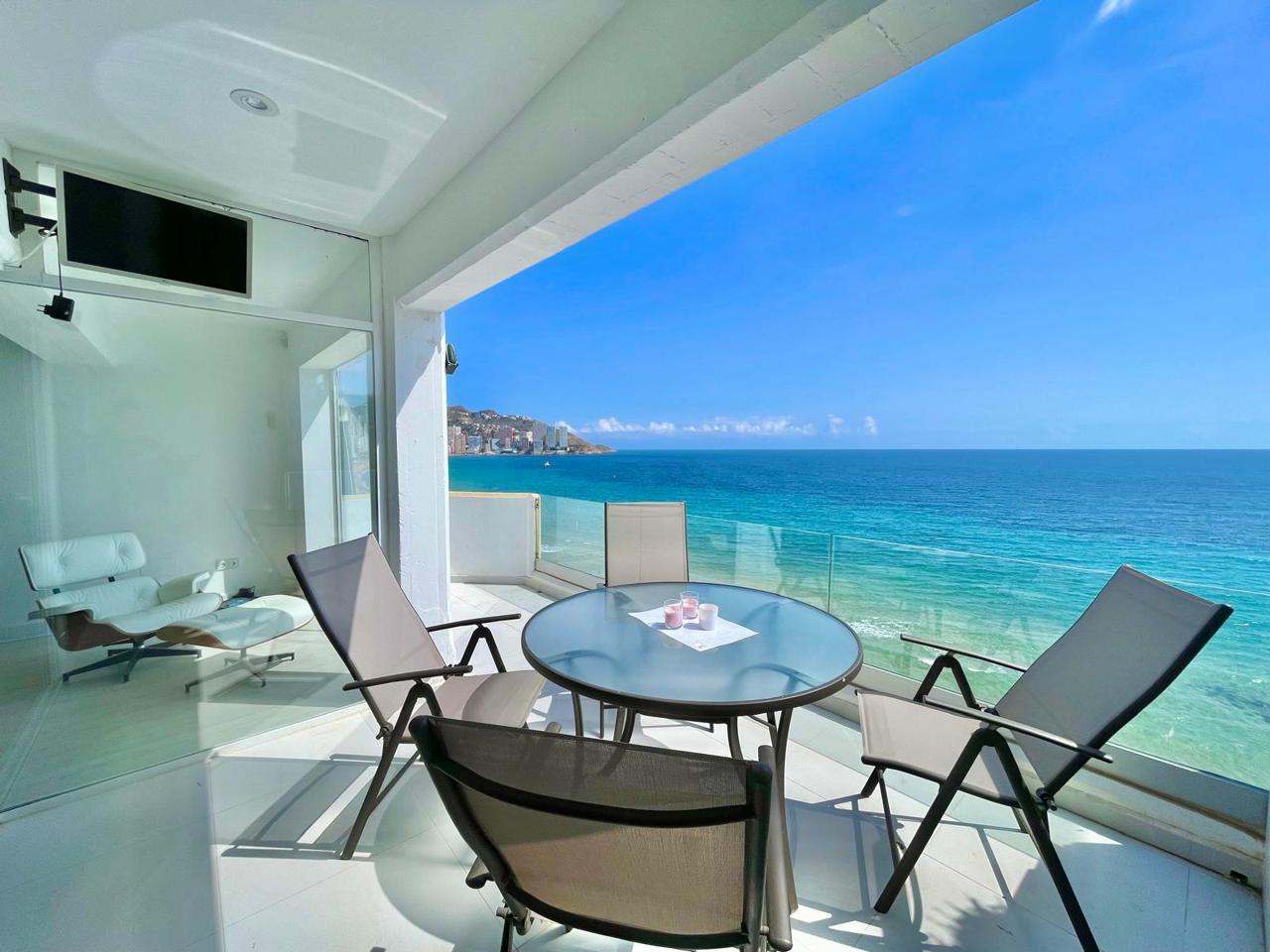 Traumhafte Penthouse-Wohnung zu verkaufen in erster Reihe am Levante-Strand – Benidorm