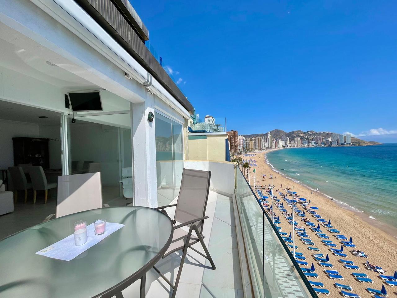 Traumhafte Penthouse-Wohnung zu verkaufen in erster Reihe am Levante-Strand – Benidorm
