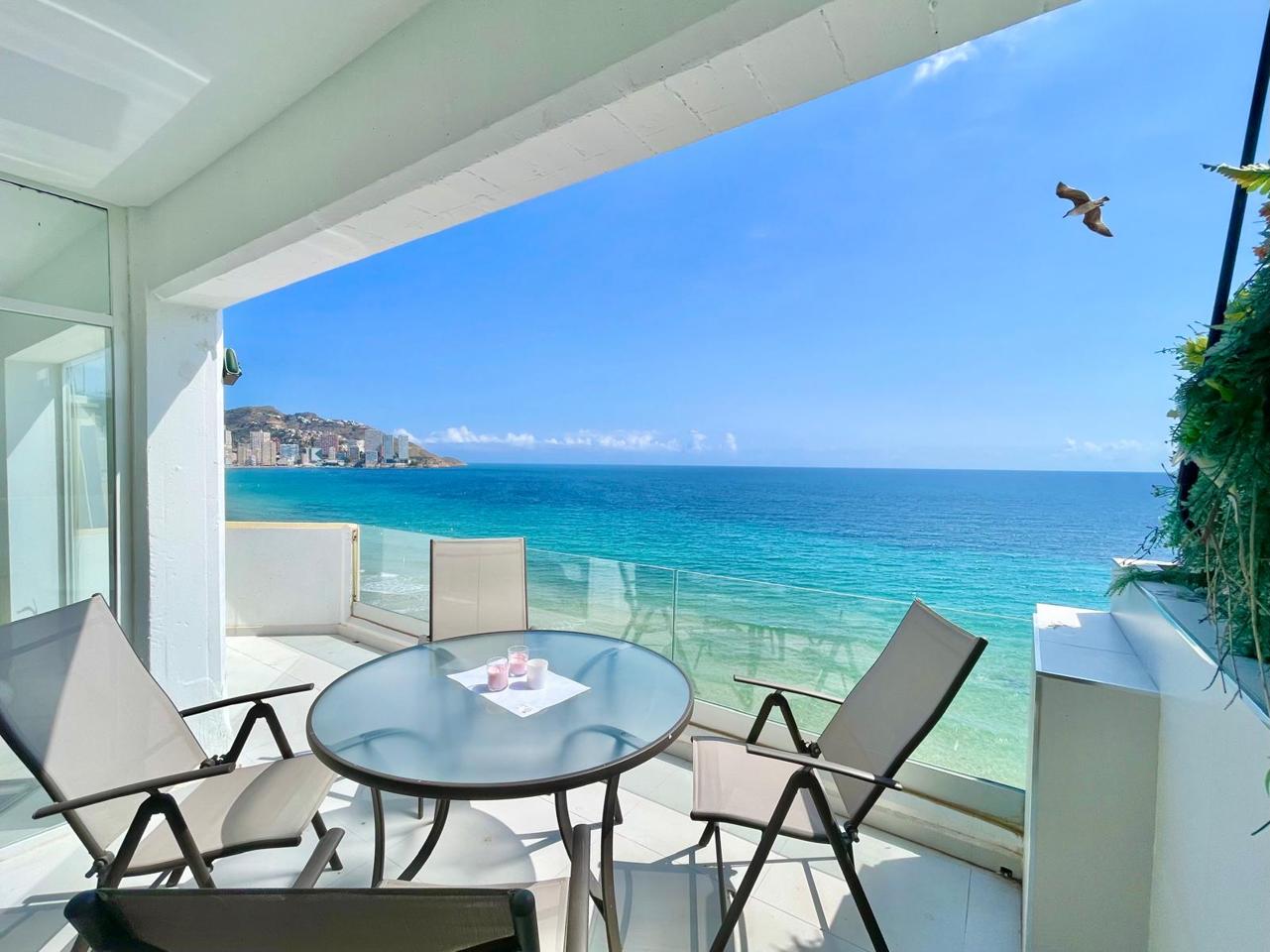 Traumhafte Penthouse-Wohnung zu verkaufen in erster Reihe am Levante-Strand – Benidorm