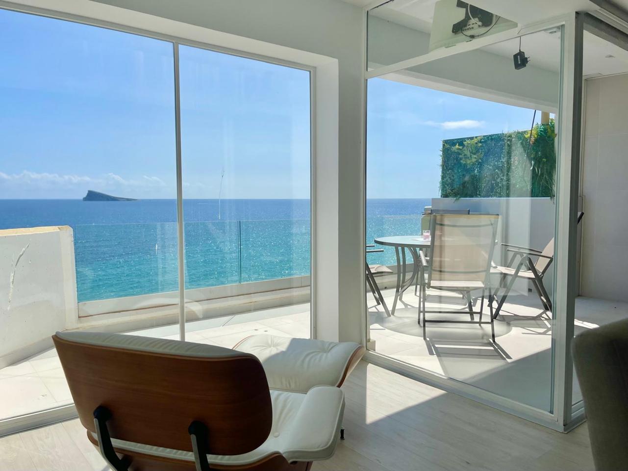 Traumhafte Penthouse-Wohnung zu verkaufen in erster Reihe am Levante-Strand – Benidorm