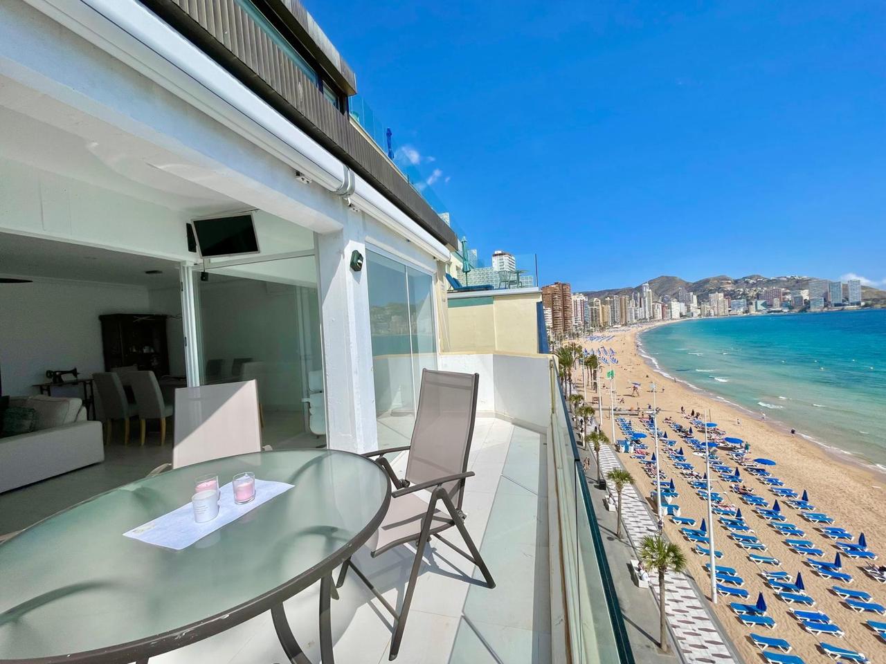 Traumhafte Penthouse-Wohnung zu verkaufen in erster Reihe am Levante-Strand – Benidorm