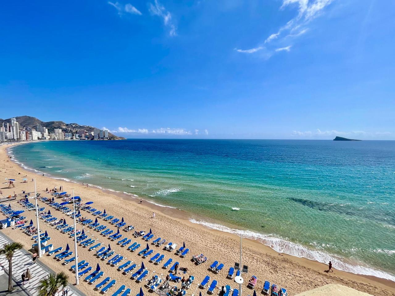 Traumhafte Penthouse-Wohnung zu verkaufen in erster Reihe am Levante-Strand – Benidorm