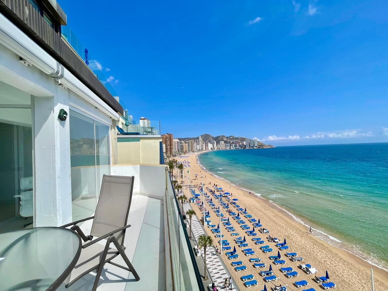 Traumhafte Penthouse-Wohnung zu verkaufen in erster Reihe am Levante-Strand – Benidorm