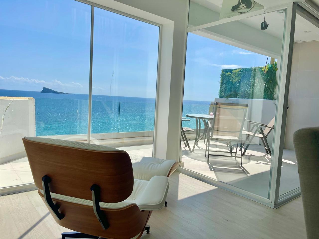 Traumhafte Penthouse-Wohnung zu verkaufen in erster Reihe am Levante-Strand – Benidorm