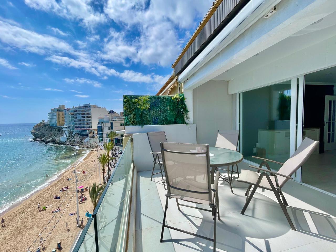 Traumhafte Penthouse-Wohnung zu verkaufen in erster Reihe am Levante-Strand – Benidorm