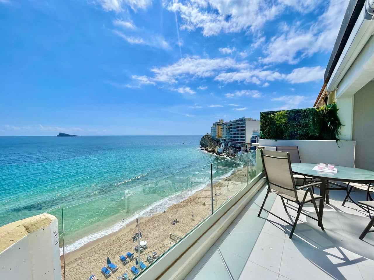 Traumhafte Penthouse-Wohnung zu verkaufen in erster Reihe am Levante-Strand – Benidorm