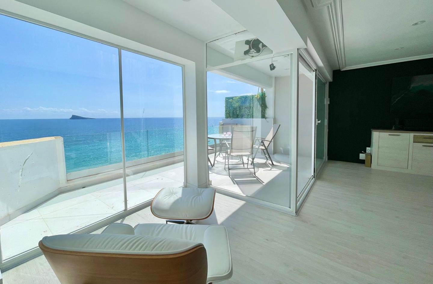 Traumhafte Penthouse-Wohnung zu verkaufen in erster Reihe am Levante-Strand – Benidorm