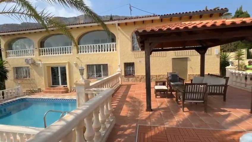 Nydelig villa til salgs i Calpe med havutsikt og 6 soverom