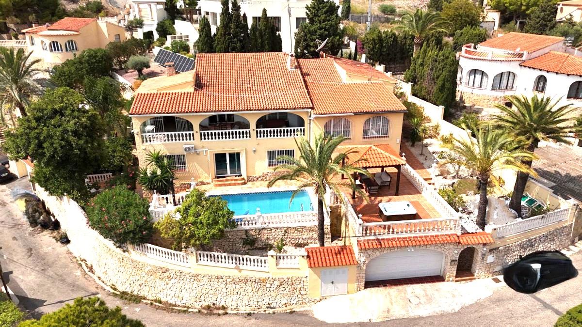 Nydelig villa til salgs i Calpe med havutsikt og 6 soverom