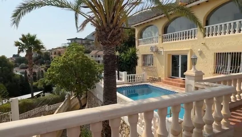 Nydelig villa til salgs i Calpe med havutsikt og 6 soverom