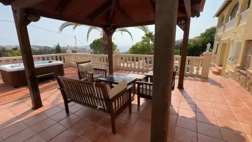 Nydelig villa til salgs i Calpe med havutsikt og 6 soverom