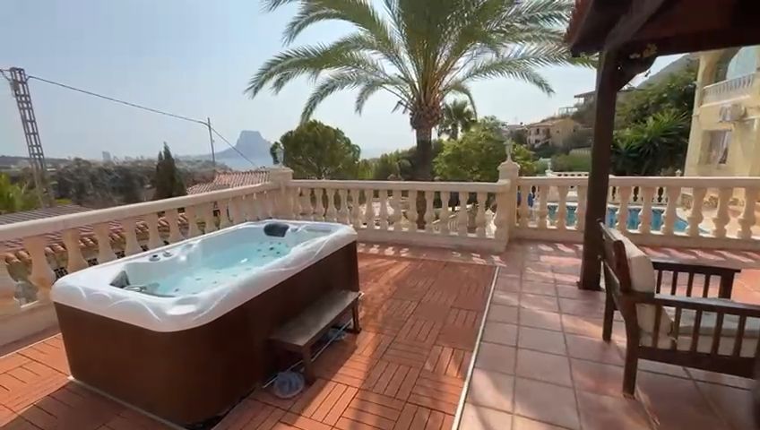 Nydelig villa til salgs i Calpe med havutsikt og 6 soverom