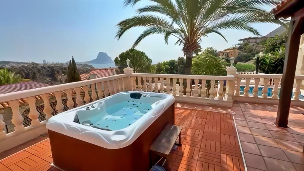 Nydelig villa til salgs i Calpe med havutsikt og 6 soverom