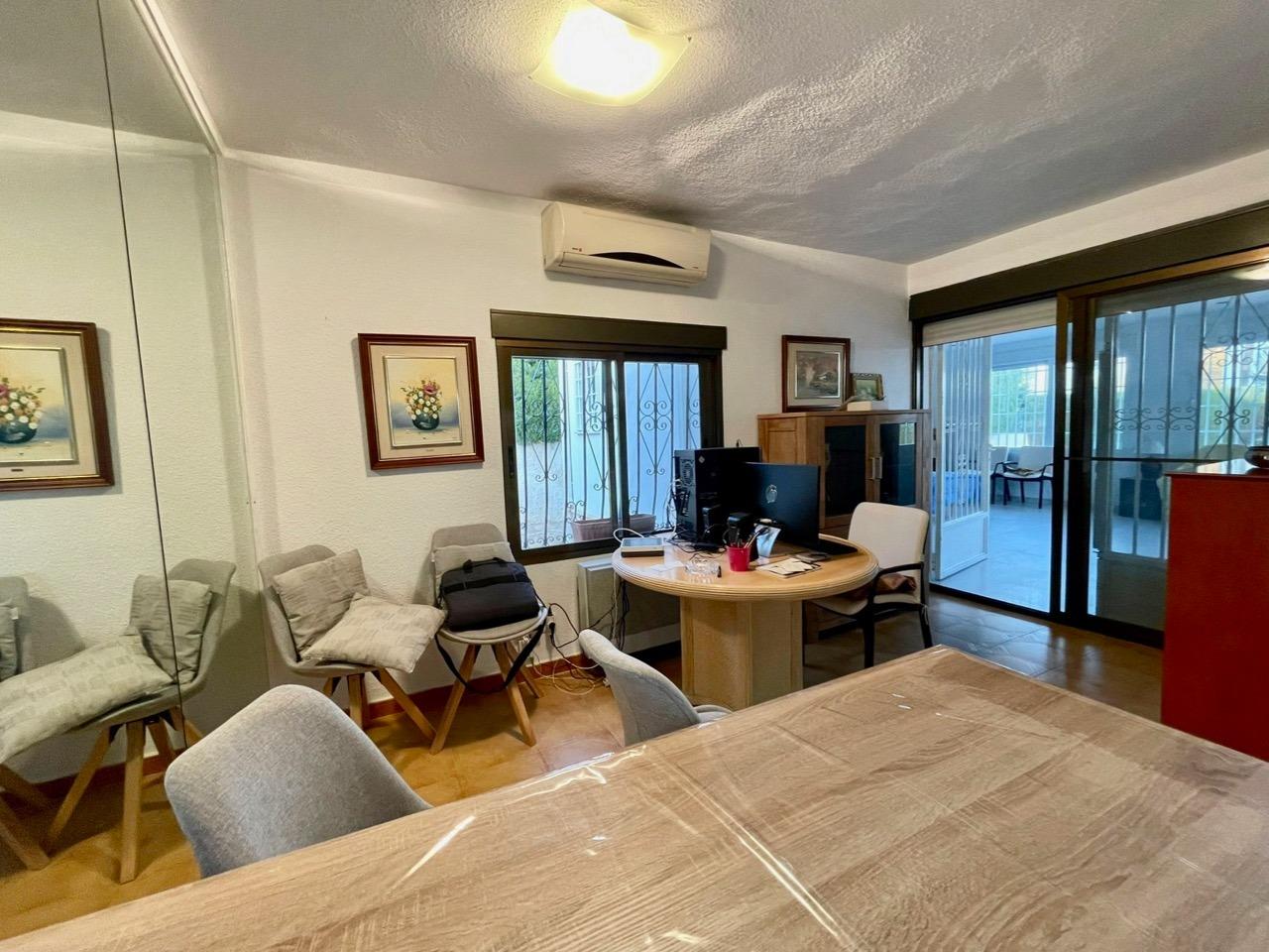 VILLA INDEPENDIENTE CON PISCINA PRIVADA EN BENIDORM
