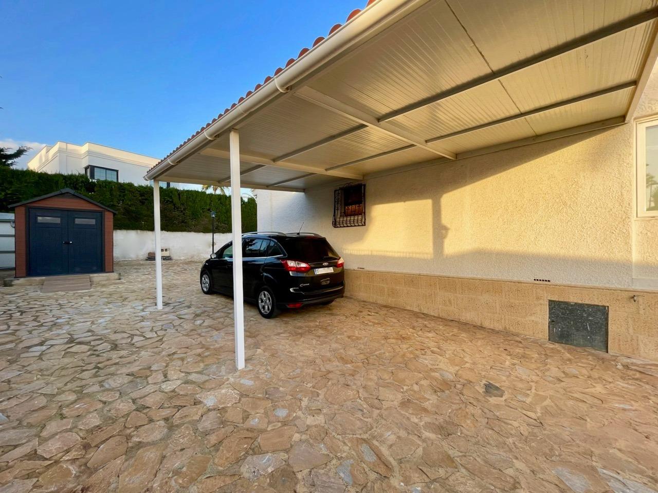VILLA INDEPENDIENTE CON PISCINA PRIVADA EN BENIDORM