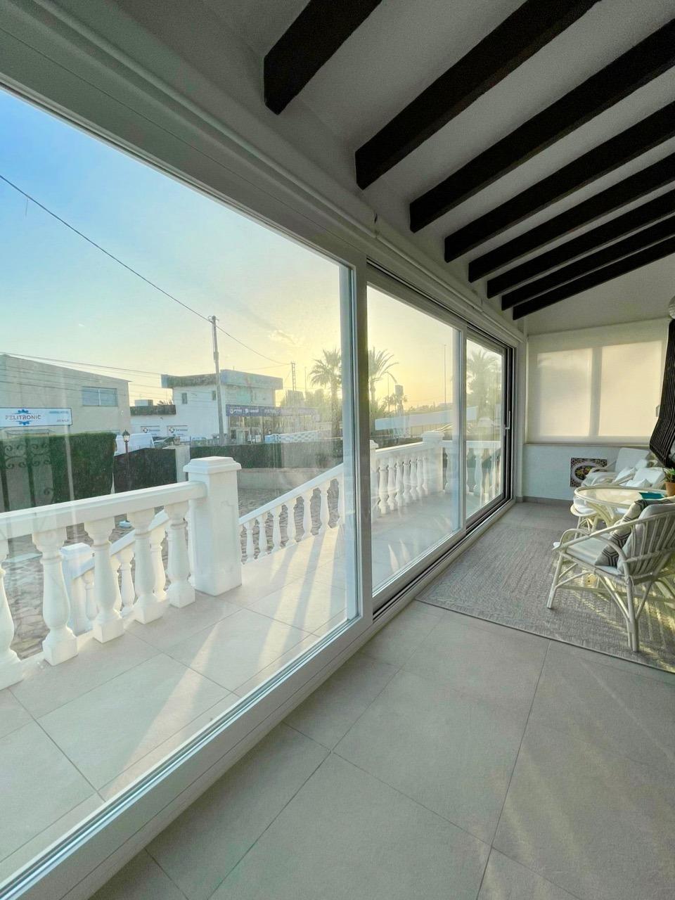 VILLA INDEPENDIENTE CON PISCINA PRIVADA EN BENIDORM
