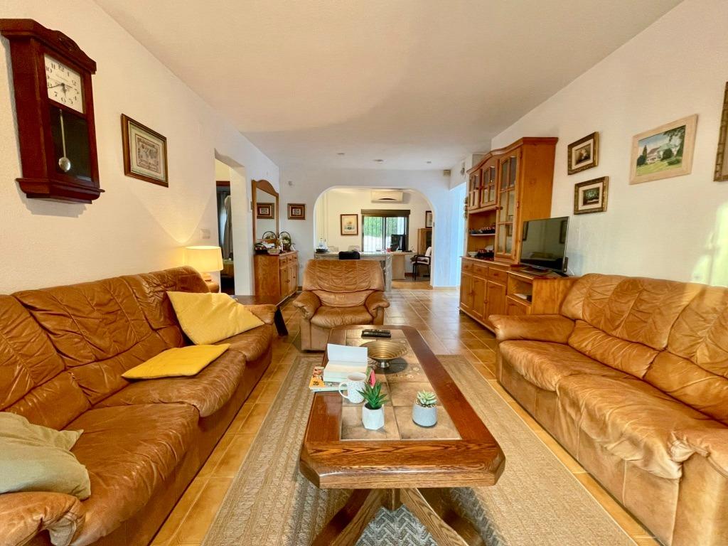 VILLA INDEPENDIENTE CON PISCINA PRIVADA EN BENIDORM
