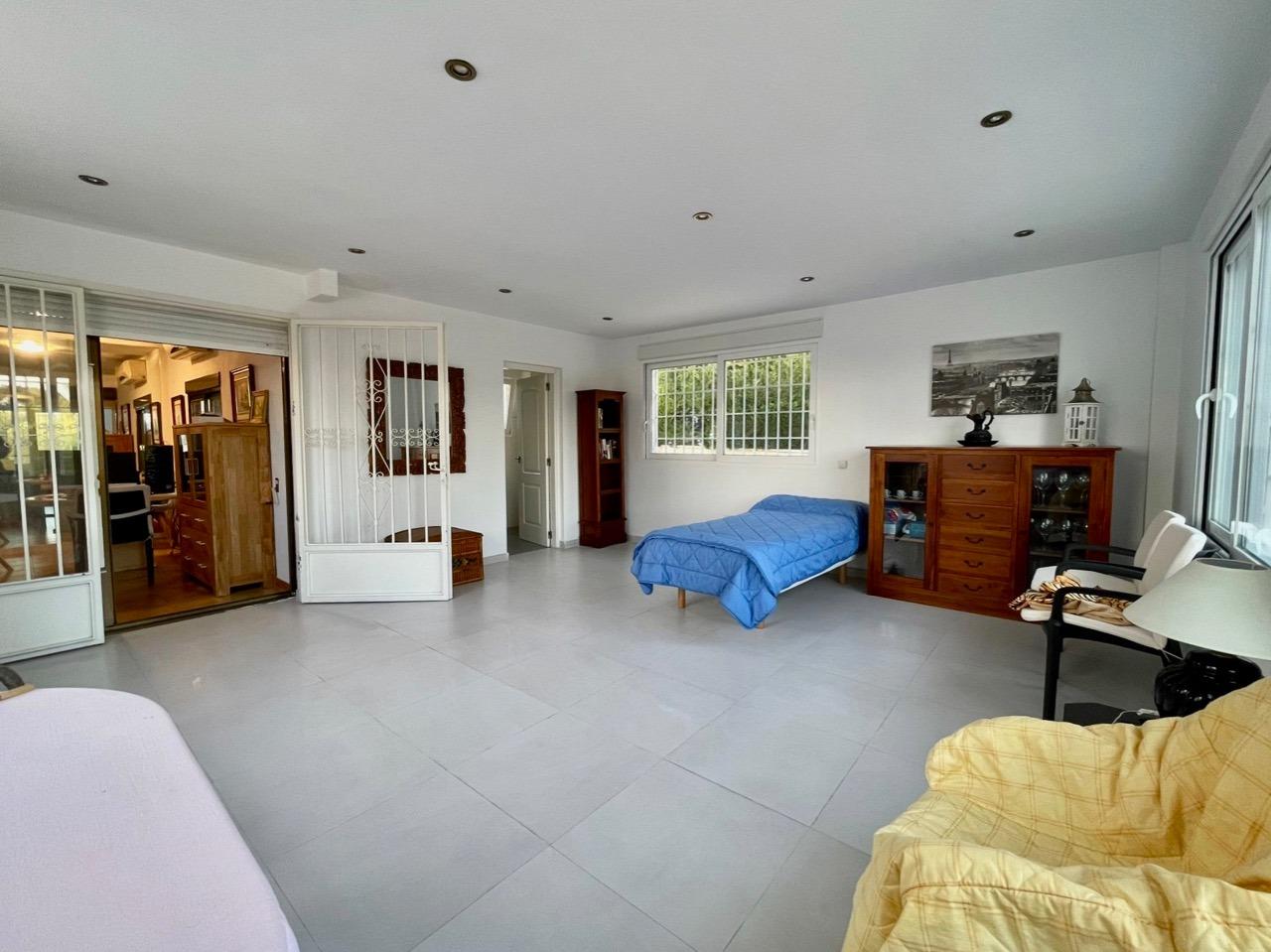VILLA INDEPENDIENTE CON PISCINA PRIVADA EN BENIDORM