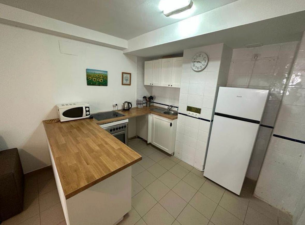Amplio apartamento con vista al mar en La Cala, Benidorm.