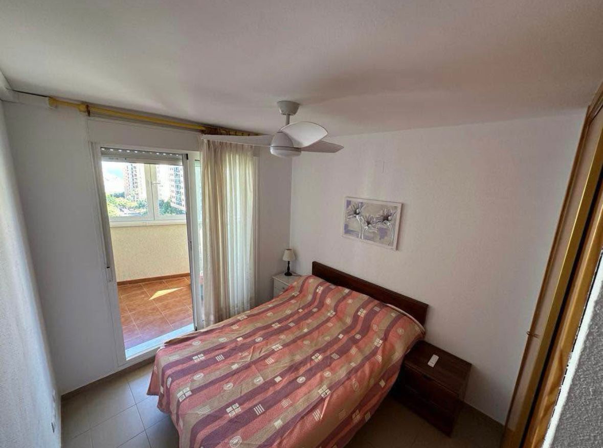 Amplio apartamento con vista al mar en La Cala, Benidorm.