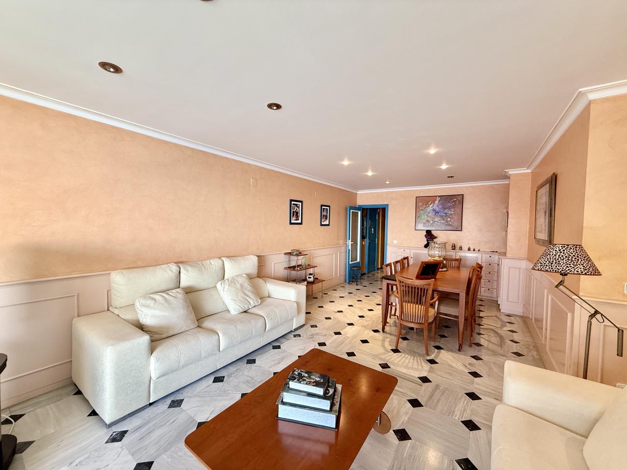 Piso de lujo en venta en primera línea de Playa de Levante, Benidorm — Exclusividad, amplitud y las mejores vistas al mar