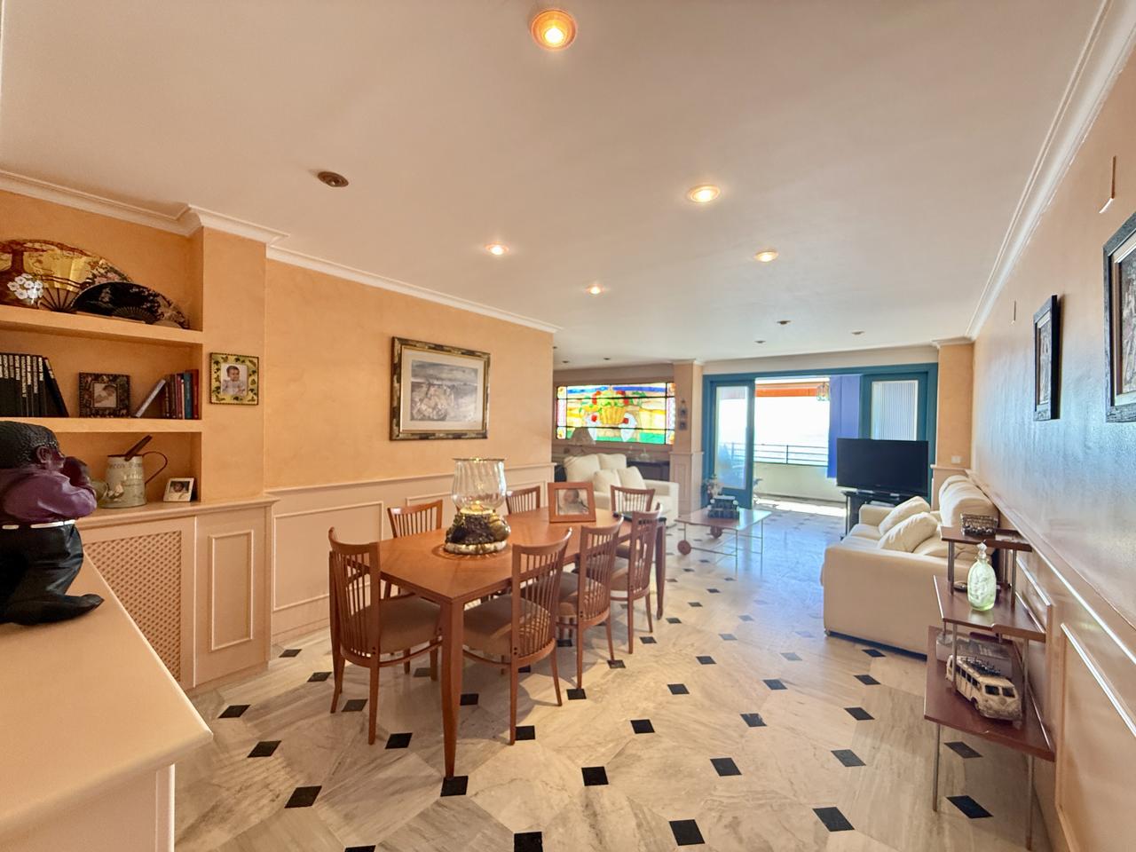 Piso de lujo en venta en primera línea de Playa de Levante, Benidorm — Exclusividad, amplitud y las mejores vistas al mar
