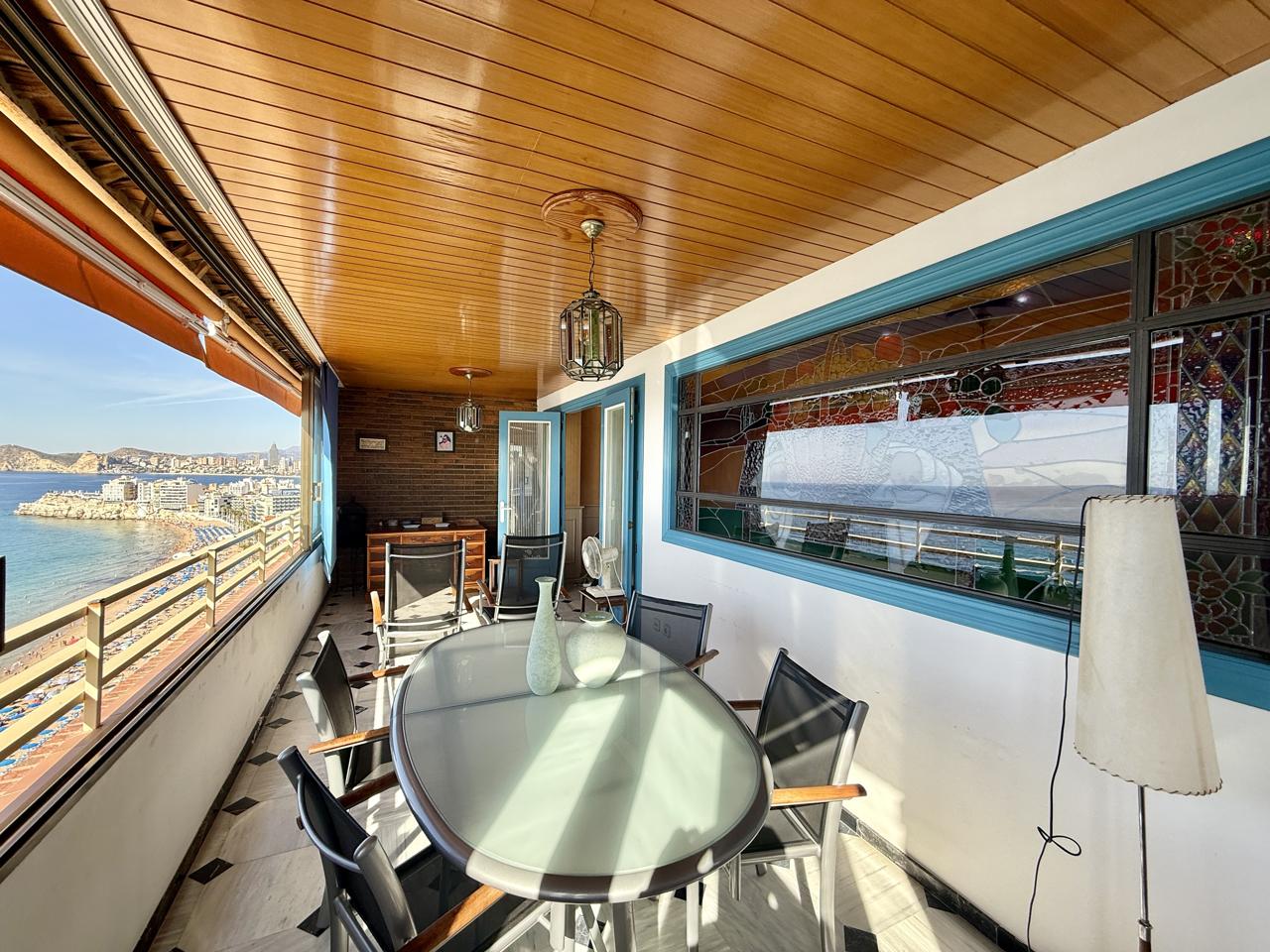 Piso de lujo en venta en primera línea de Playa de Levante, Benidorm — Exclusividad, amplitud y las mejores vistas al mar