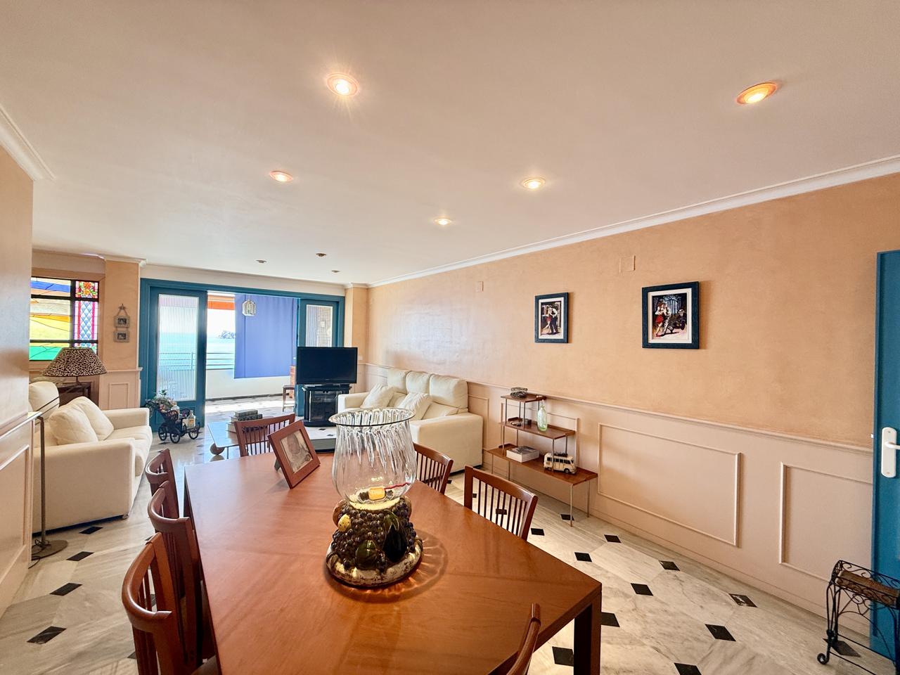 Piso de lujo en venta en primera línea de Playa de Levante, Benidorm — Exclusividad, amplitud y las mejores vistas al mar