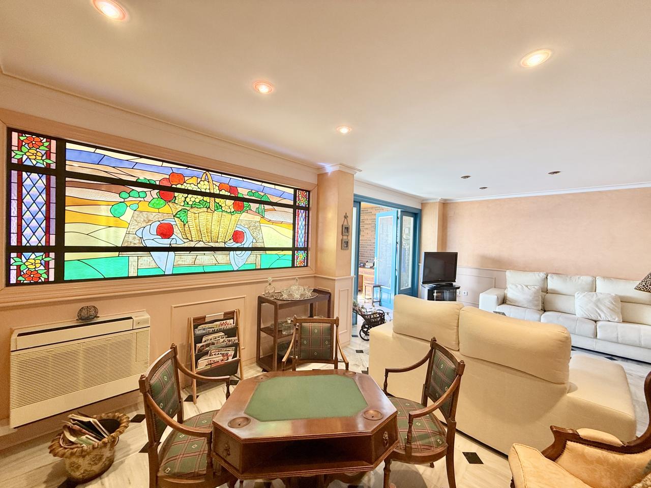 Piso de lujo en venta en primera línea de Playa de Levante, Benidorm — Exclusividad, amplitud y las mejores vistas al mar