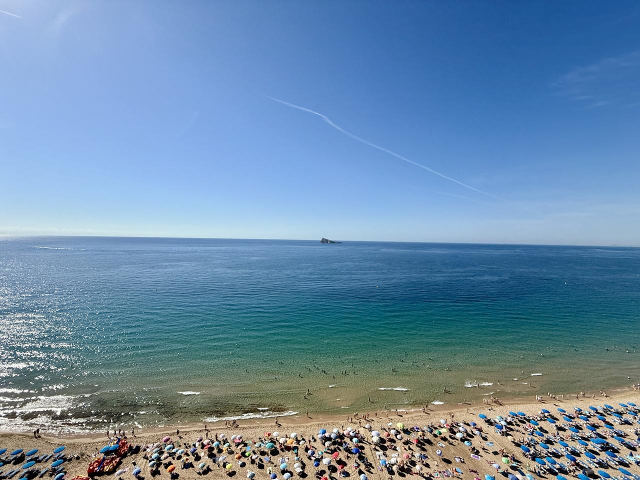 Piso de lujo en venta en primera línea de Playa de Levante, Benidorm — Exclusividad, amplitud y las mejores vistas al mar