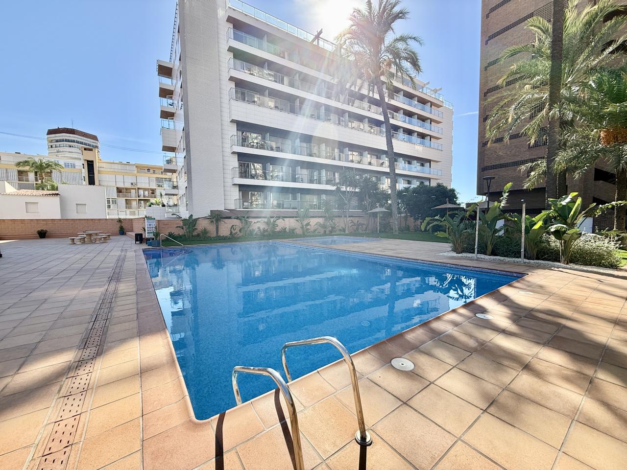 Piso de lujo en venta en primera línea de Playa de Levante, Benidorm — Exclusividad, amplitud y las mejores vistas al mar