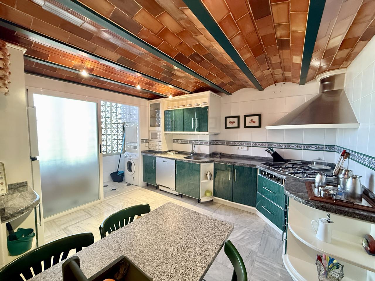Piso de lujo en venta en primera línea de Playa de Levante, Benidorm — Exclusividad, amplitud y las mejores vistas al mar