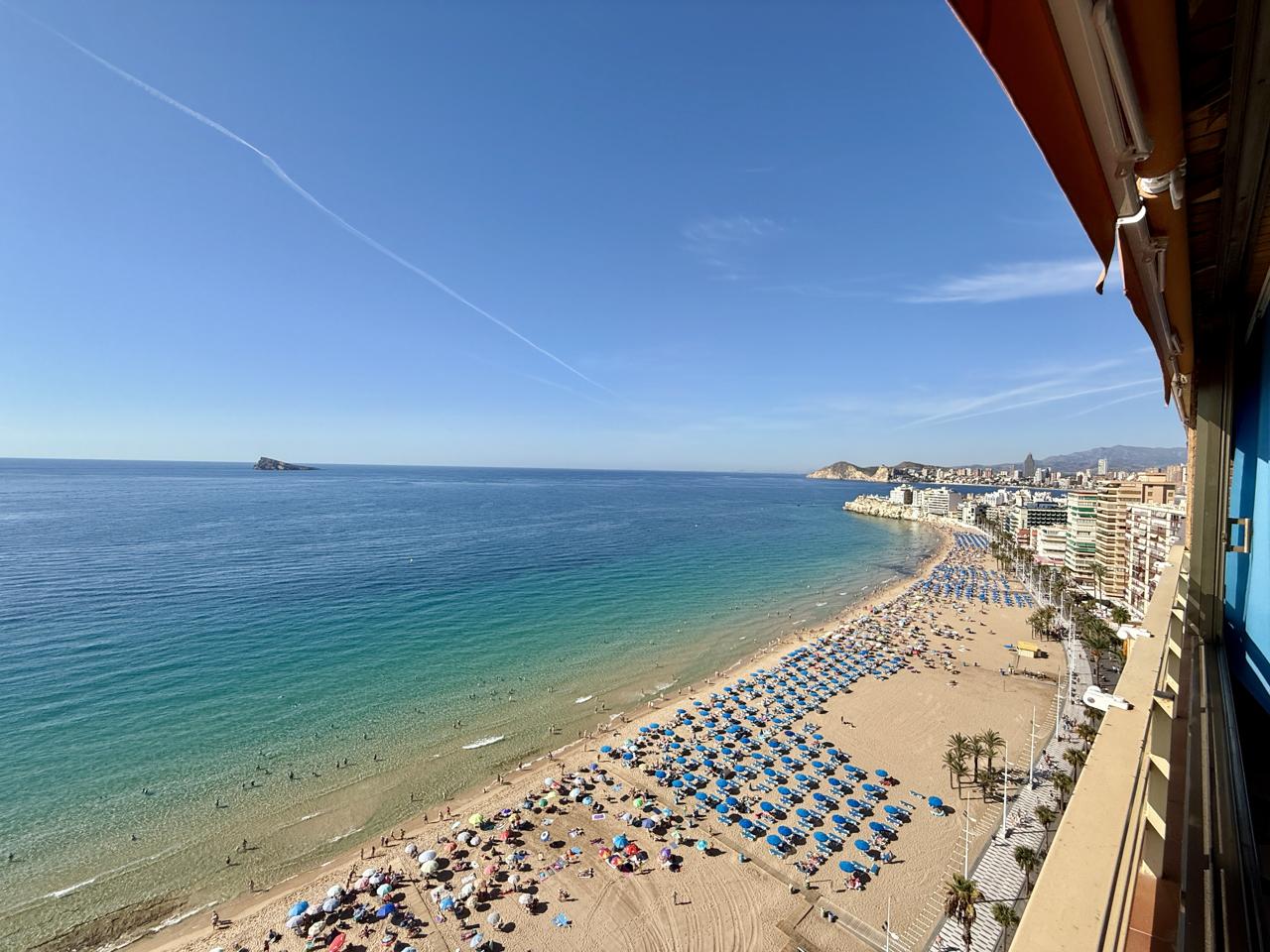 Piso de lujo en venta en primera línea de Playa de Levante, Benidorm — Exclusividad, amplitud y las mejores vistas al mar