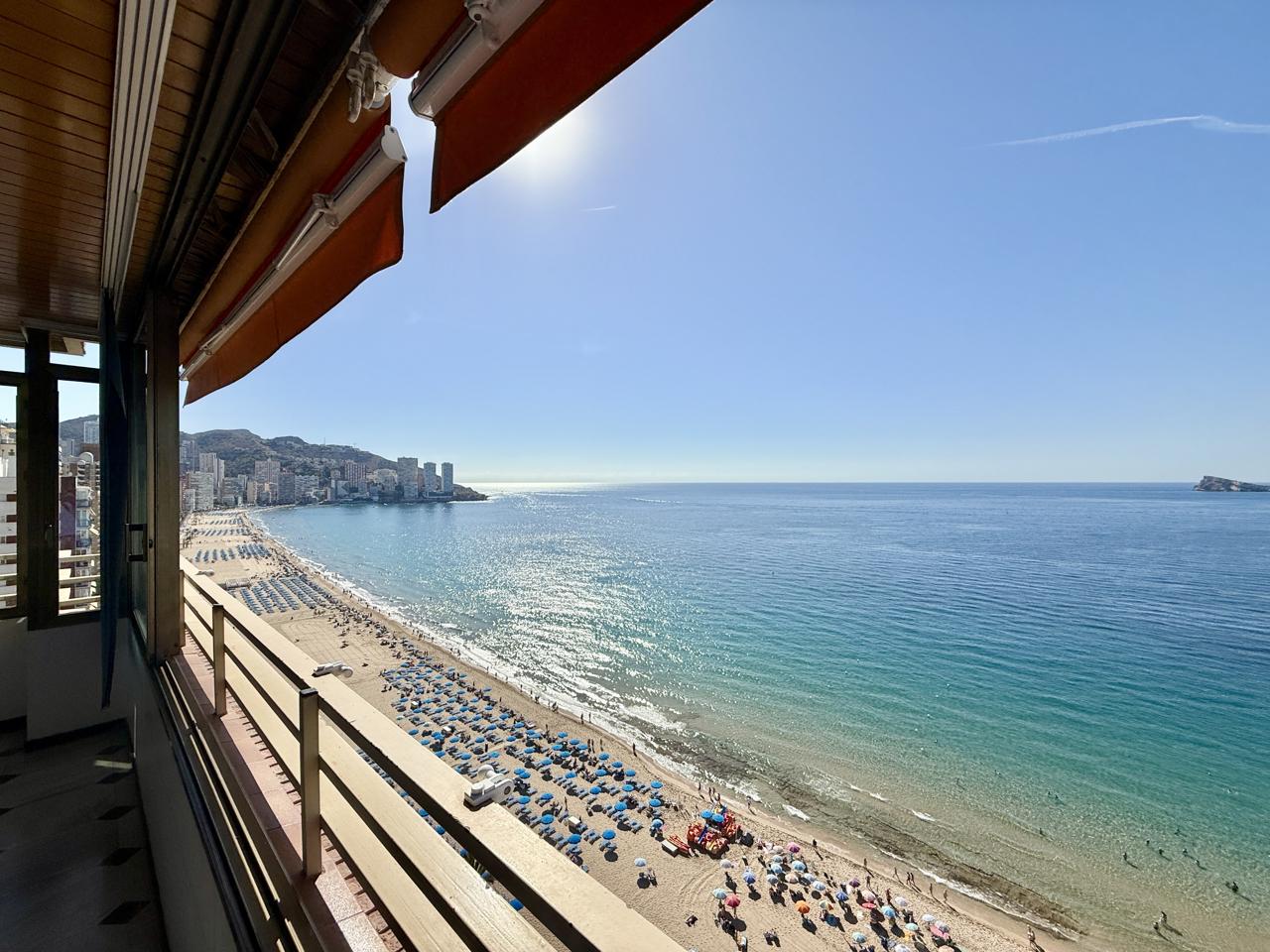 Piso de lujo en venta en primera línea de Playa de Levante, Benidorm — Exclusividad, amplitud y las mejores vistas al mar