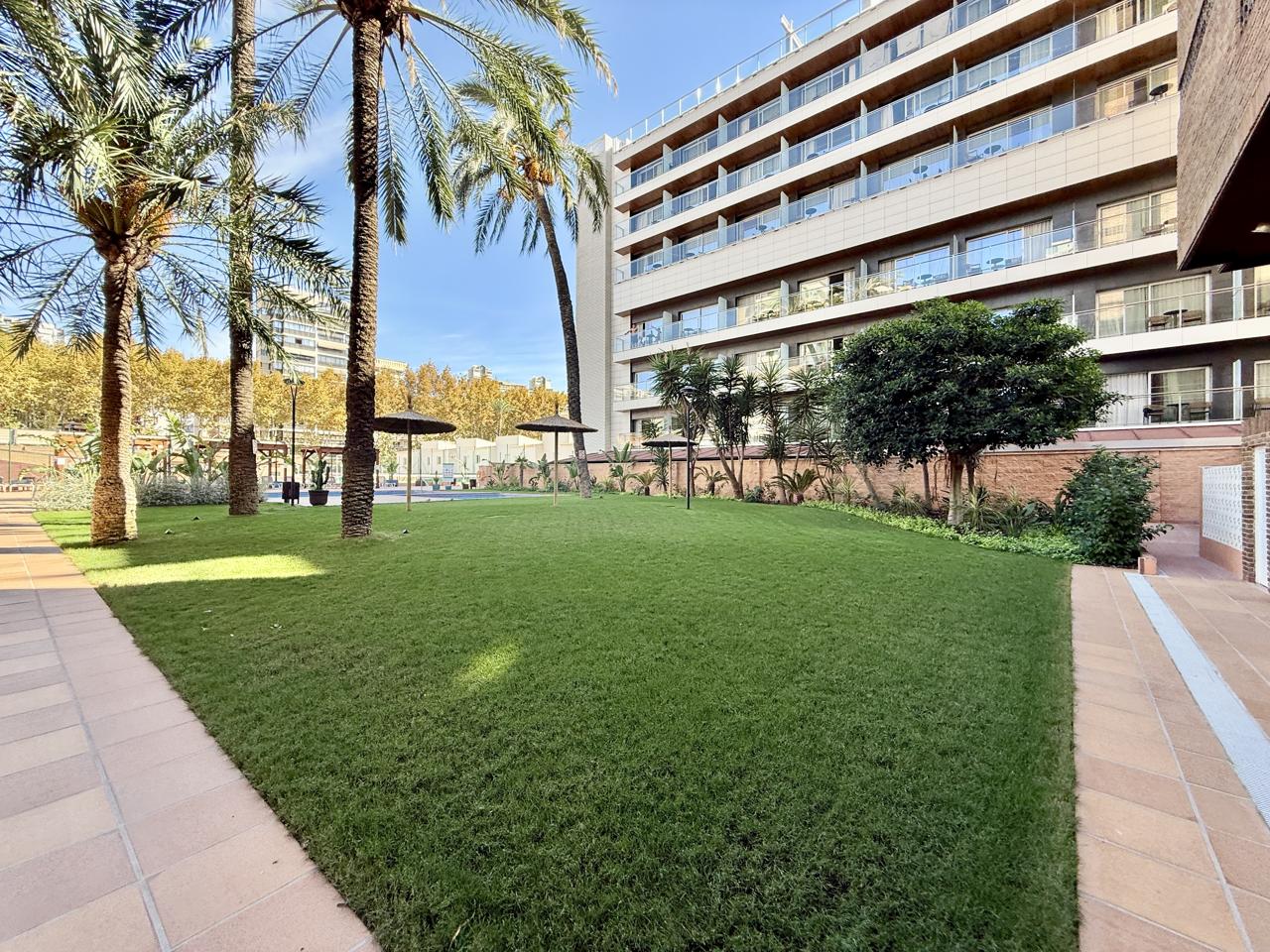 Piso de lujo en venta en primera línea de Playa de Levante, Benidorm — Exclusividad, amplitud y las mejores vistas al mar