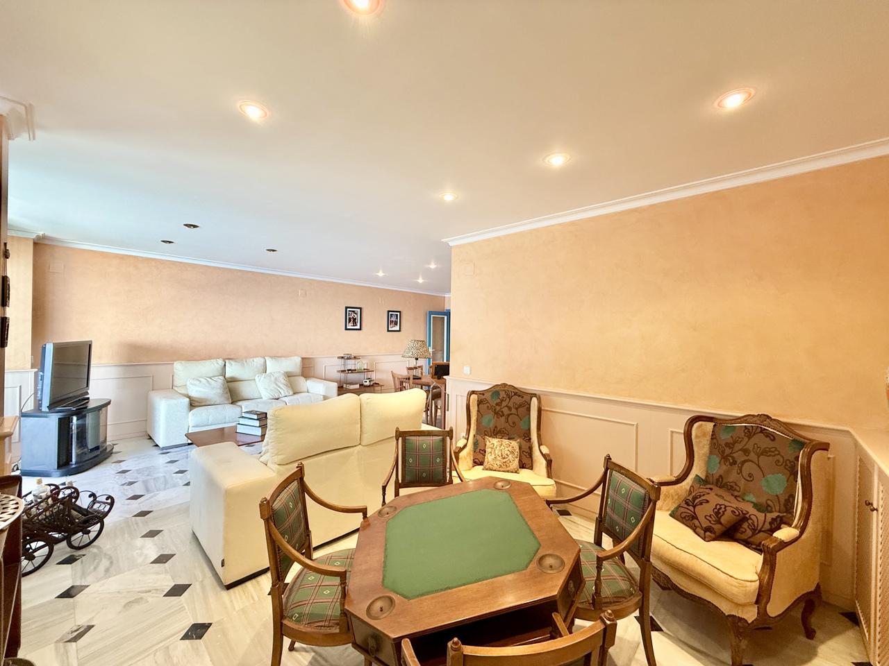 Piso de lujo en venta en primera línea de Playa de Levante, Benidorm — Exclusividad, amplitud y las mejores vistas al mar