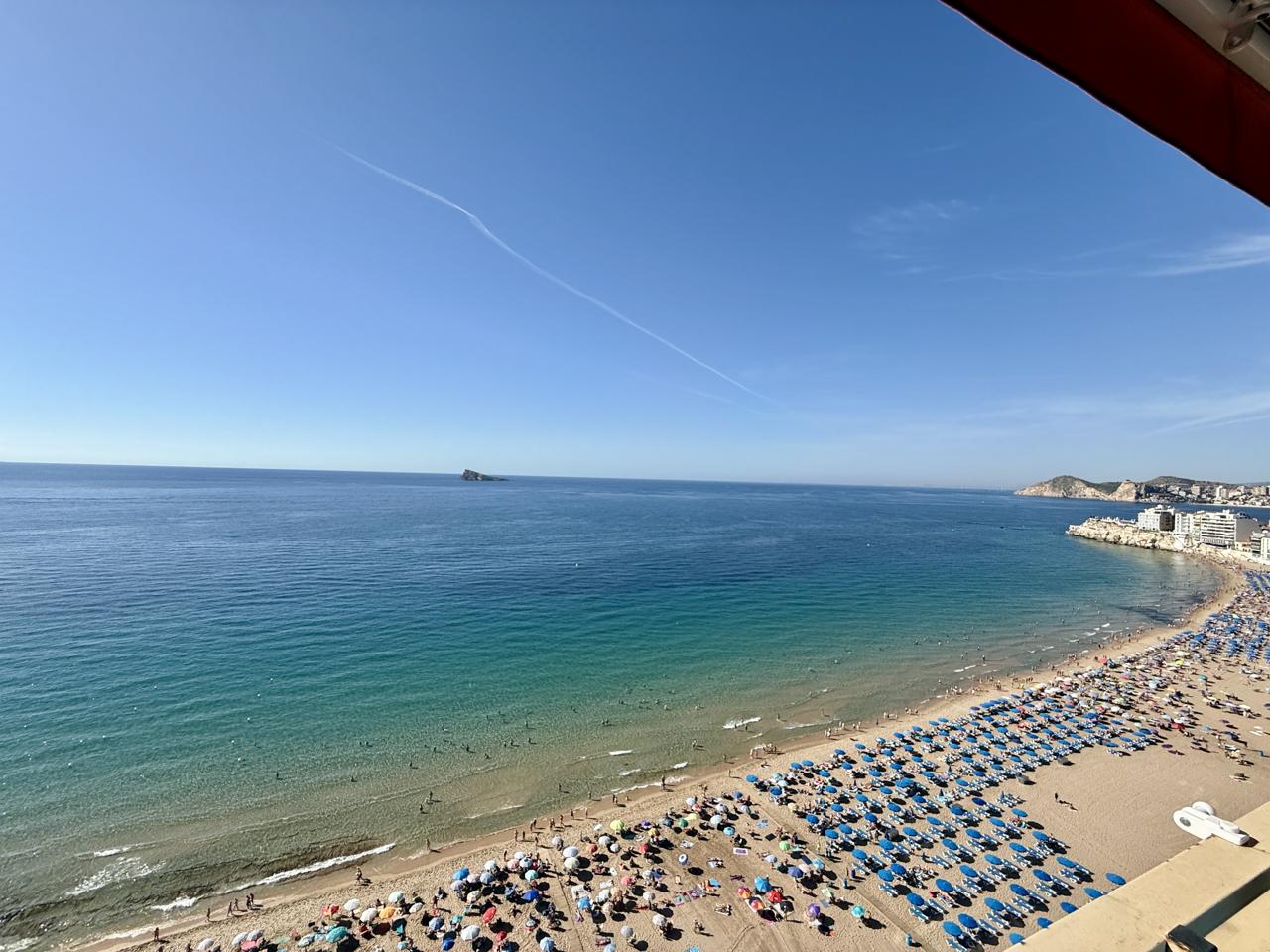 Piso de lujo en venta en primera línea de Playa de Levante, Benidorm — Exclusividad, amplitud y las mejores vistas al mar
