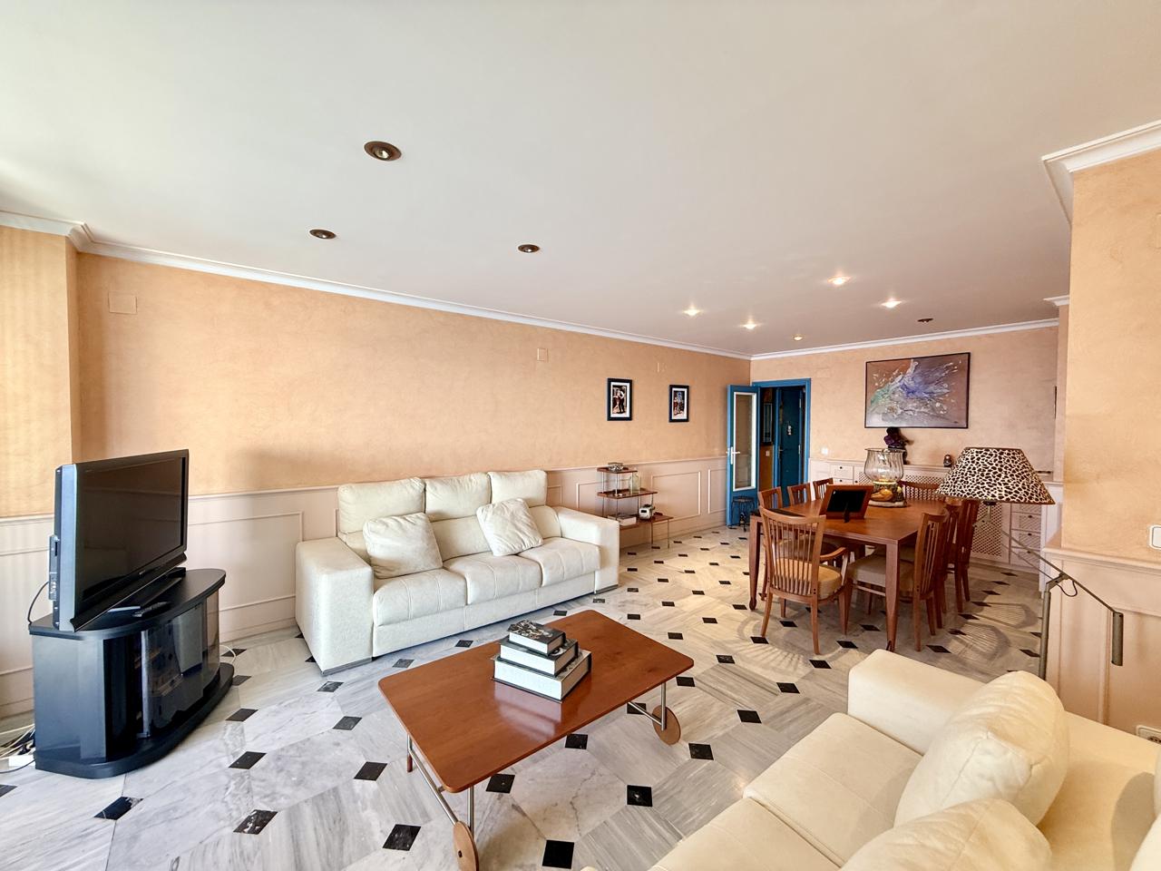 Piso de lujo en venta en primera línea de Playa de Levante, Benidorm — Exclusividad, amplitud y las mejores vistas al mar