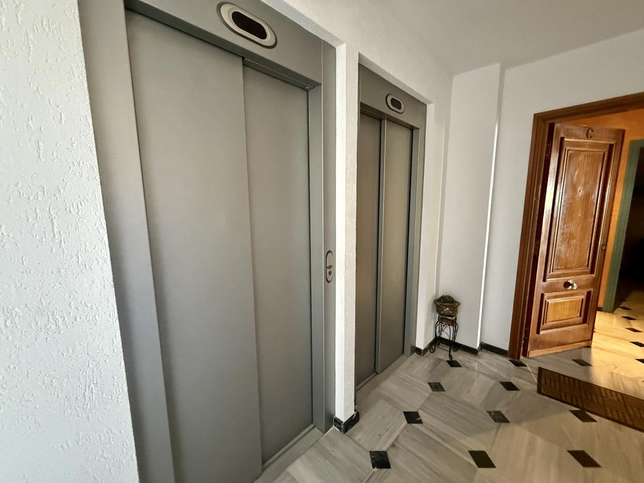 Piso de lujo en venta en primera línea de Playa de Levante, Benidorm — Exclusividad, amplitud y las mejores vistas al mar