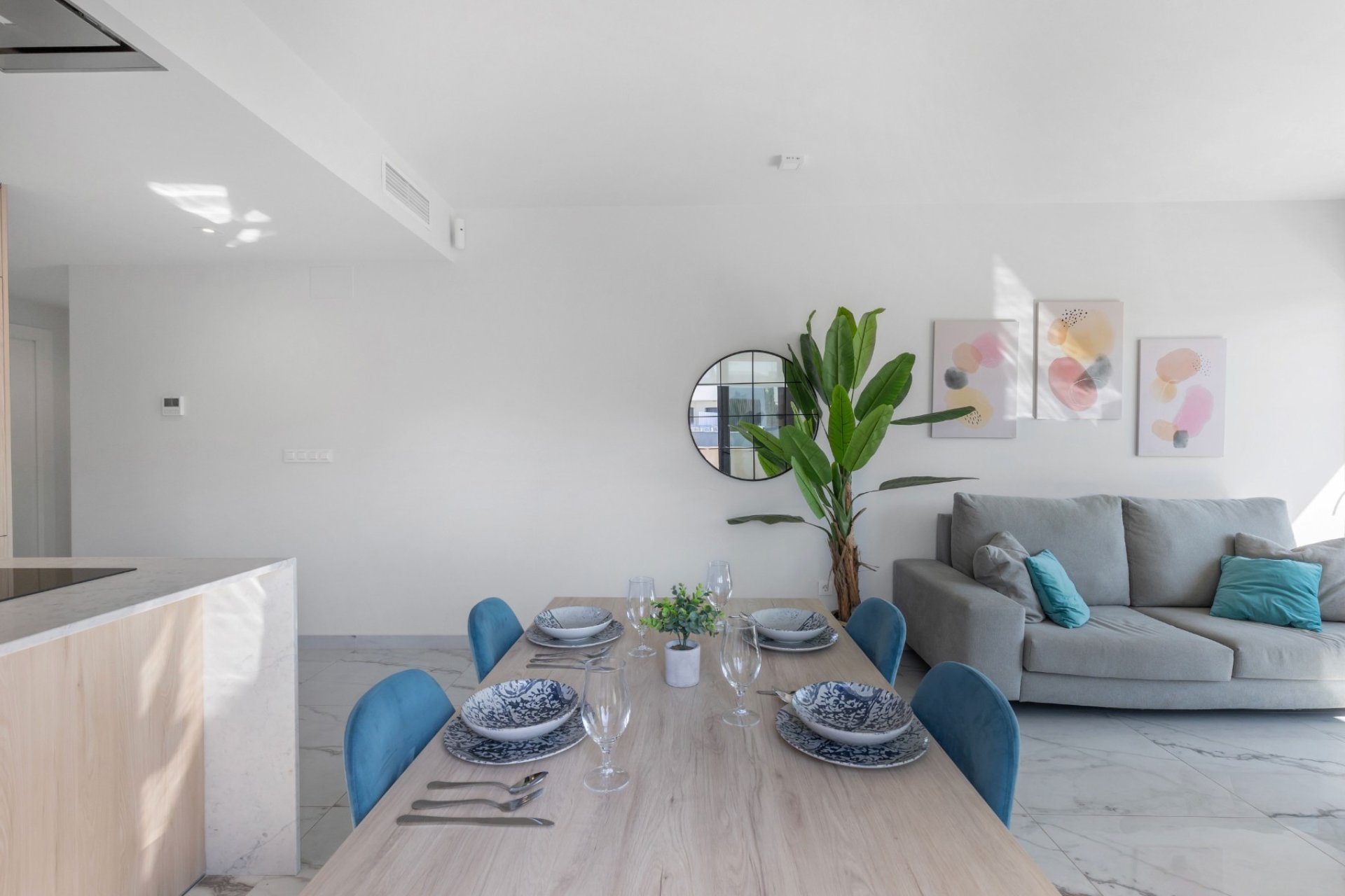 ÁTICO CON VISTAS DESPEJADAS Y SOLÁRIUM PRIVADO EN RESIDENCIAL AMANECER DELUXE
