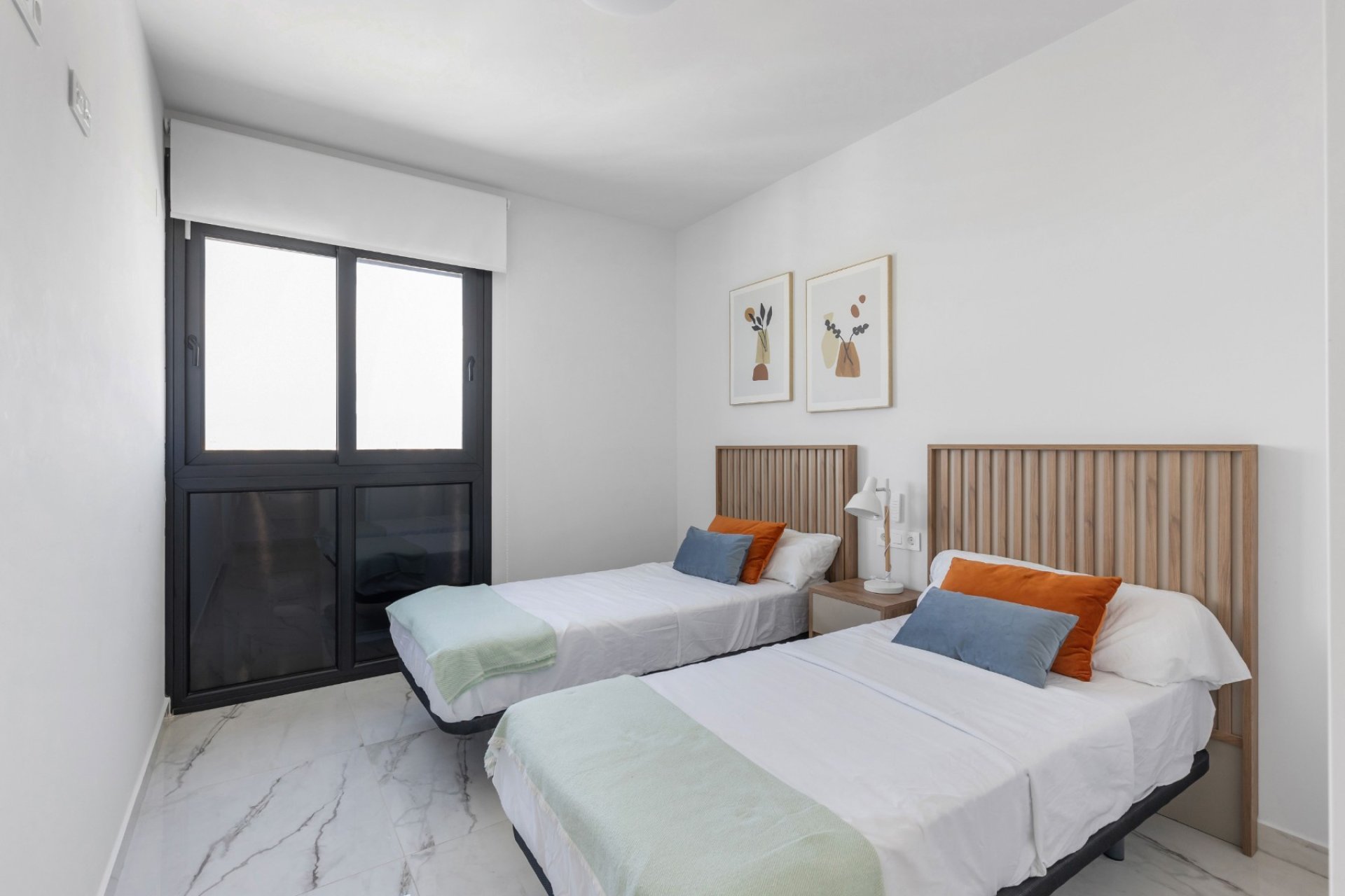 ÁTICO CON VISTAS DESPEJADAS Y SOLÁRIUM PRIVADO EN RESIDENCIAL AMANECER DELUXE