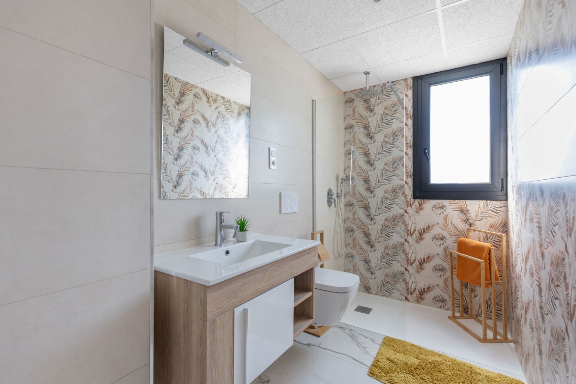 ÁTICO CON VISTAS DESPEJADAS Y SOLÁRIUM PRIVADO EN RESIDENCIAL AMANECER DELUXE