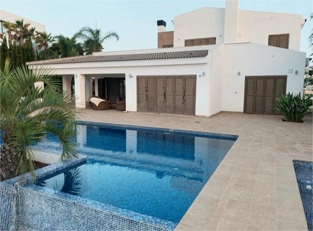 Villa en primera línea