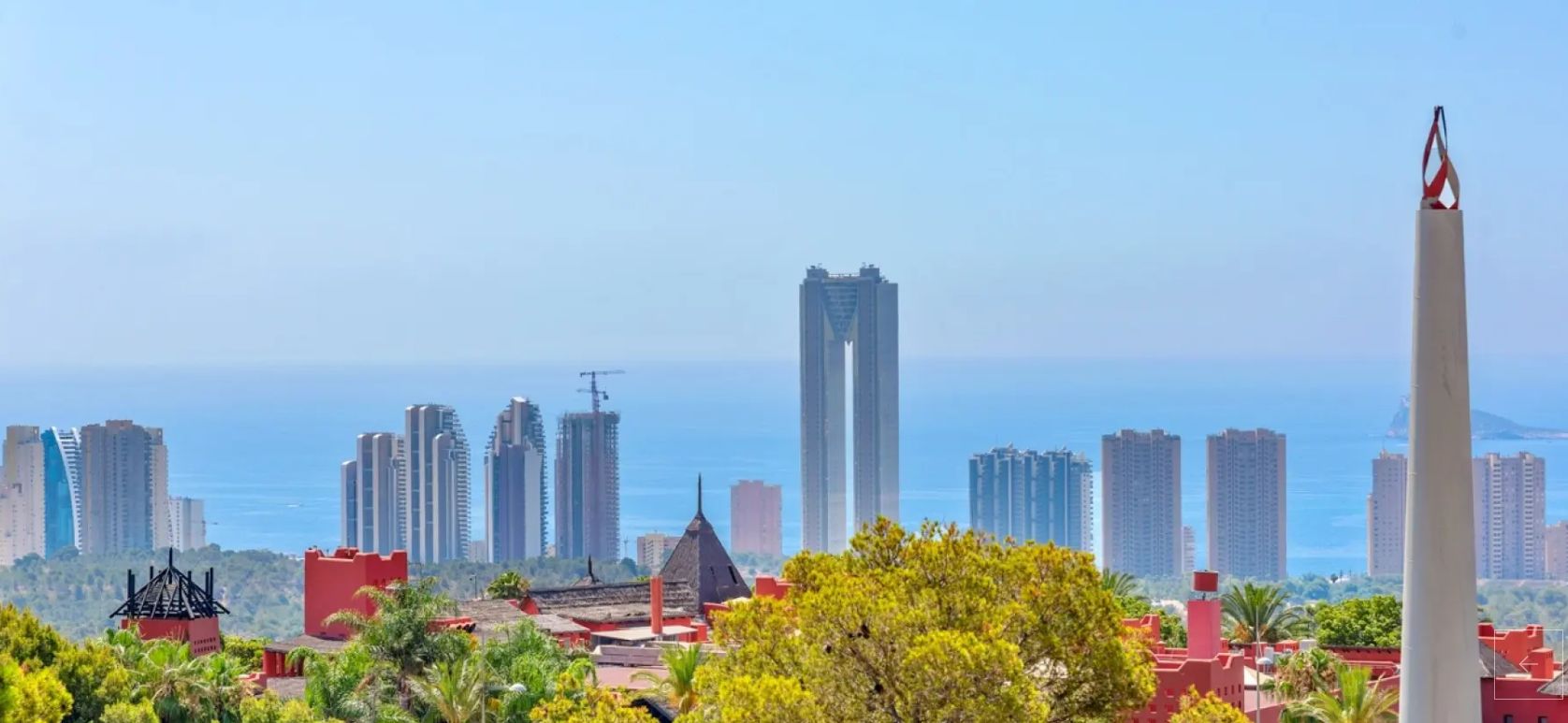 Lujosos apartamentos con terraza y vistas al mar