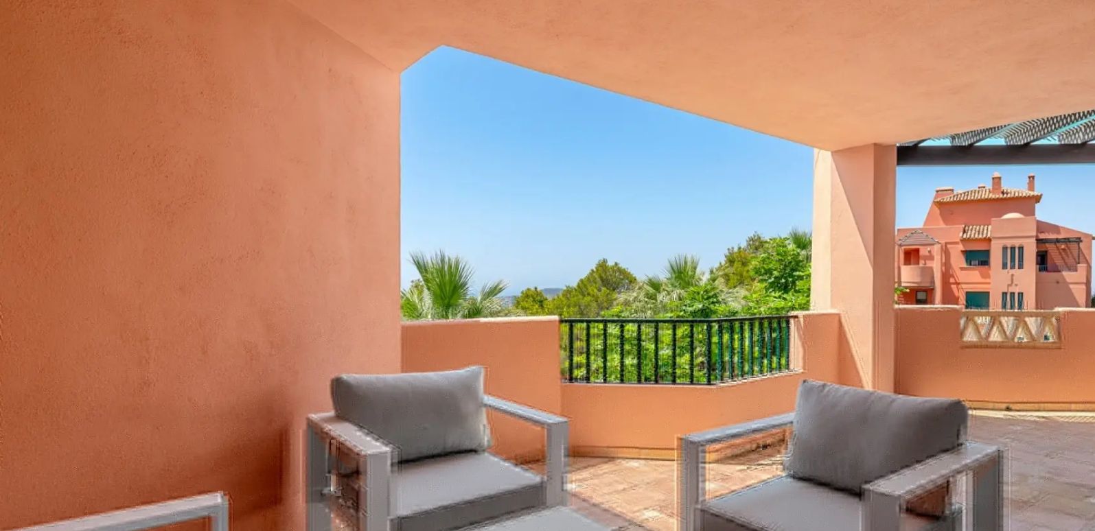 Lujosos apartamentos con terraza y vistas al mar