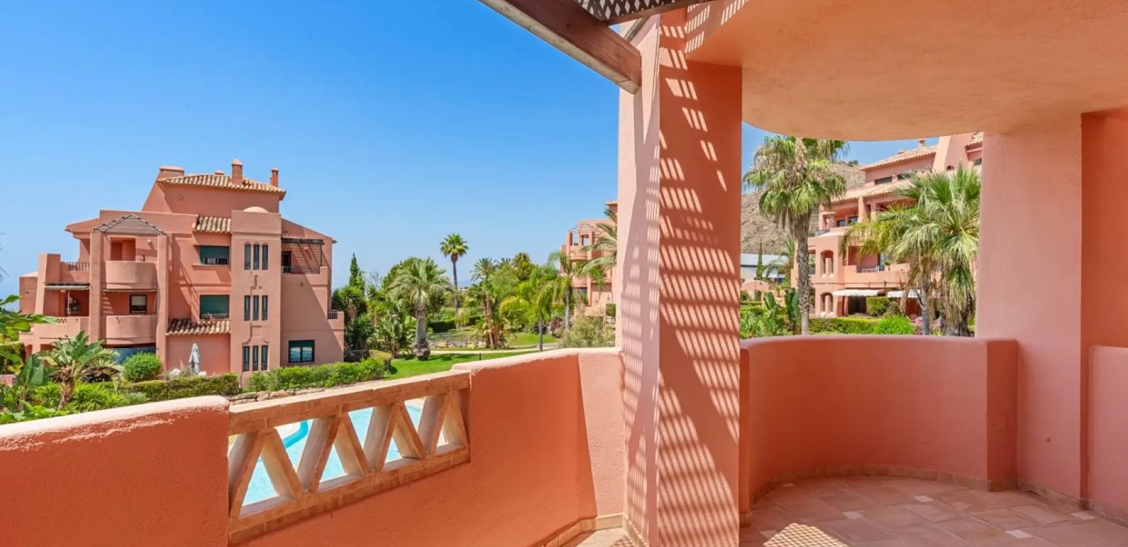 Lujosos apartamentos con terraza y vistas al mar